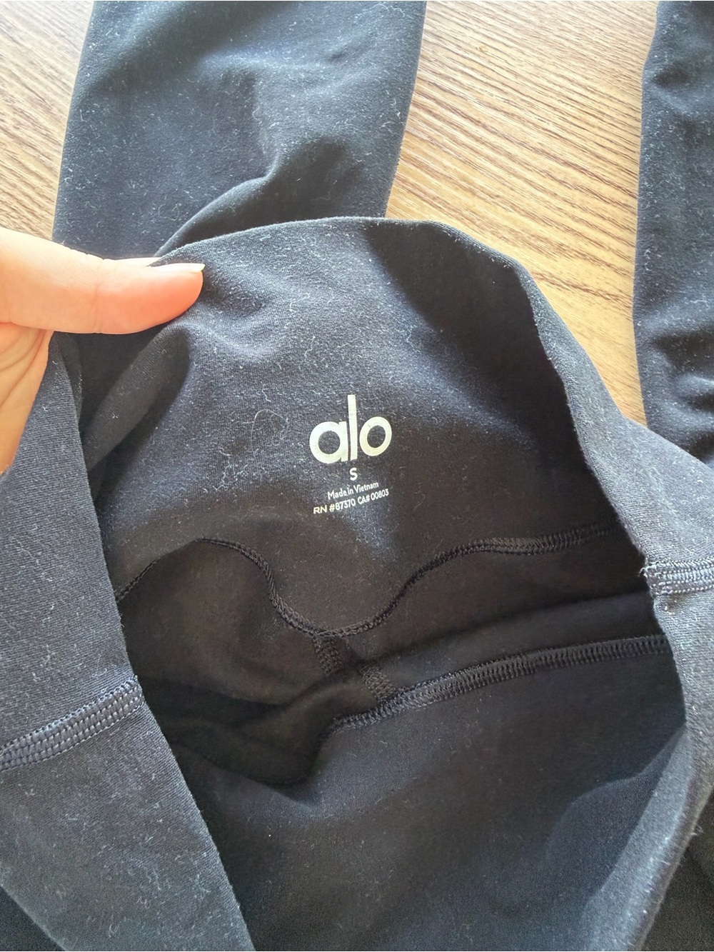 ALO Soft Yoga High-Rise Black Leggings - Picture 2 of 2